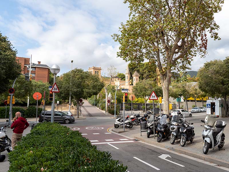 Avenida de Josep Vicenç Foix / Plaçeta dels Blaus